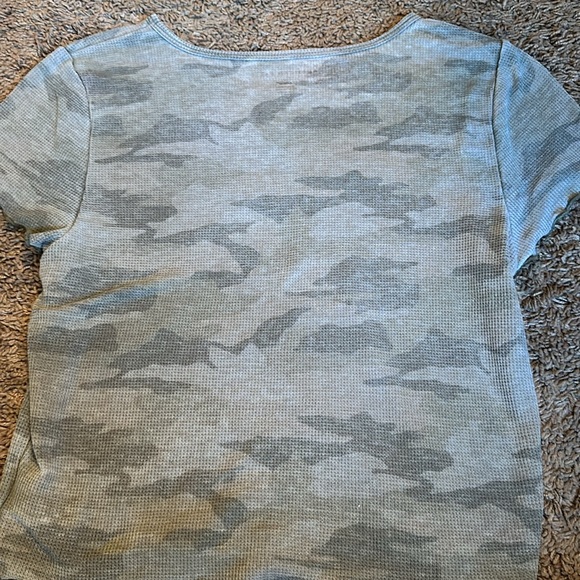 AE Camo scalloped crop top - Picture 6 of 6